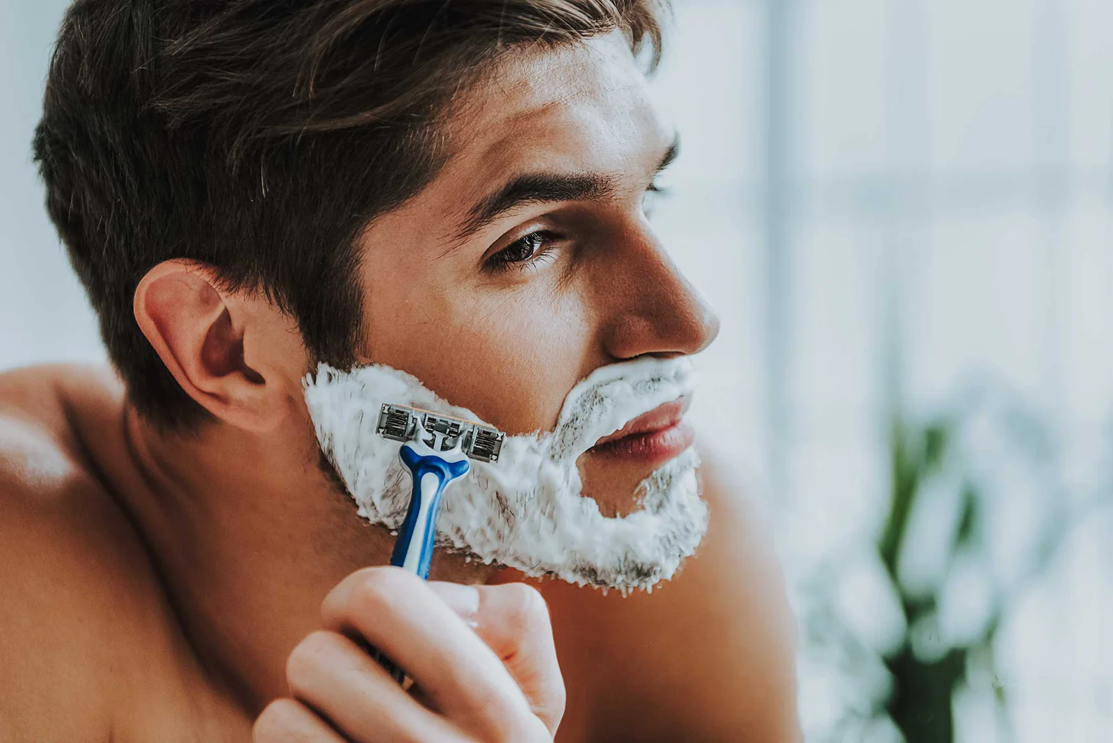 The Right Way to Shave for Long-Lasting Smoothness